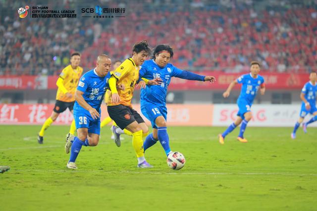 新葡京娱乐城-足球职业联赛新一轮对决拼劲十足，球迷心情高涨的简单介绍